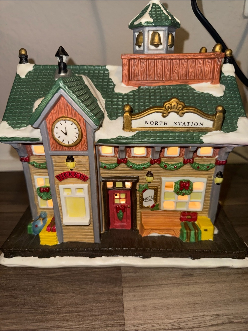 Vintage 2000 Longrich North Station Lighted Christmas Village Building Box - Picture 4 of 6